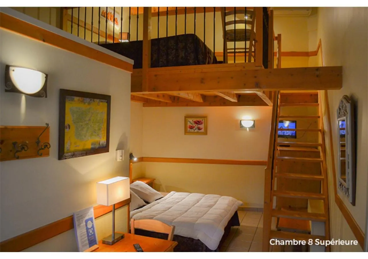 **  Hotel La Garenne Labeaume France