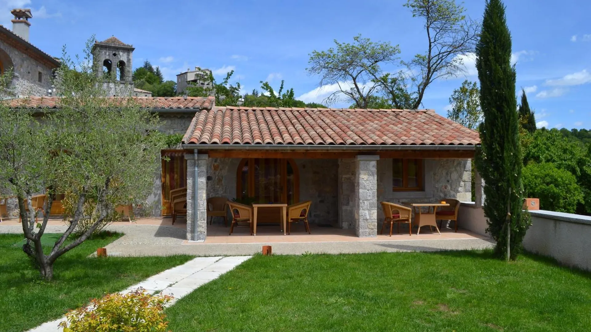 **  Hotel La Garenne Labeaume France